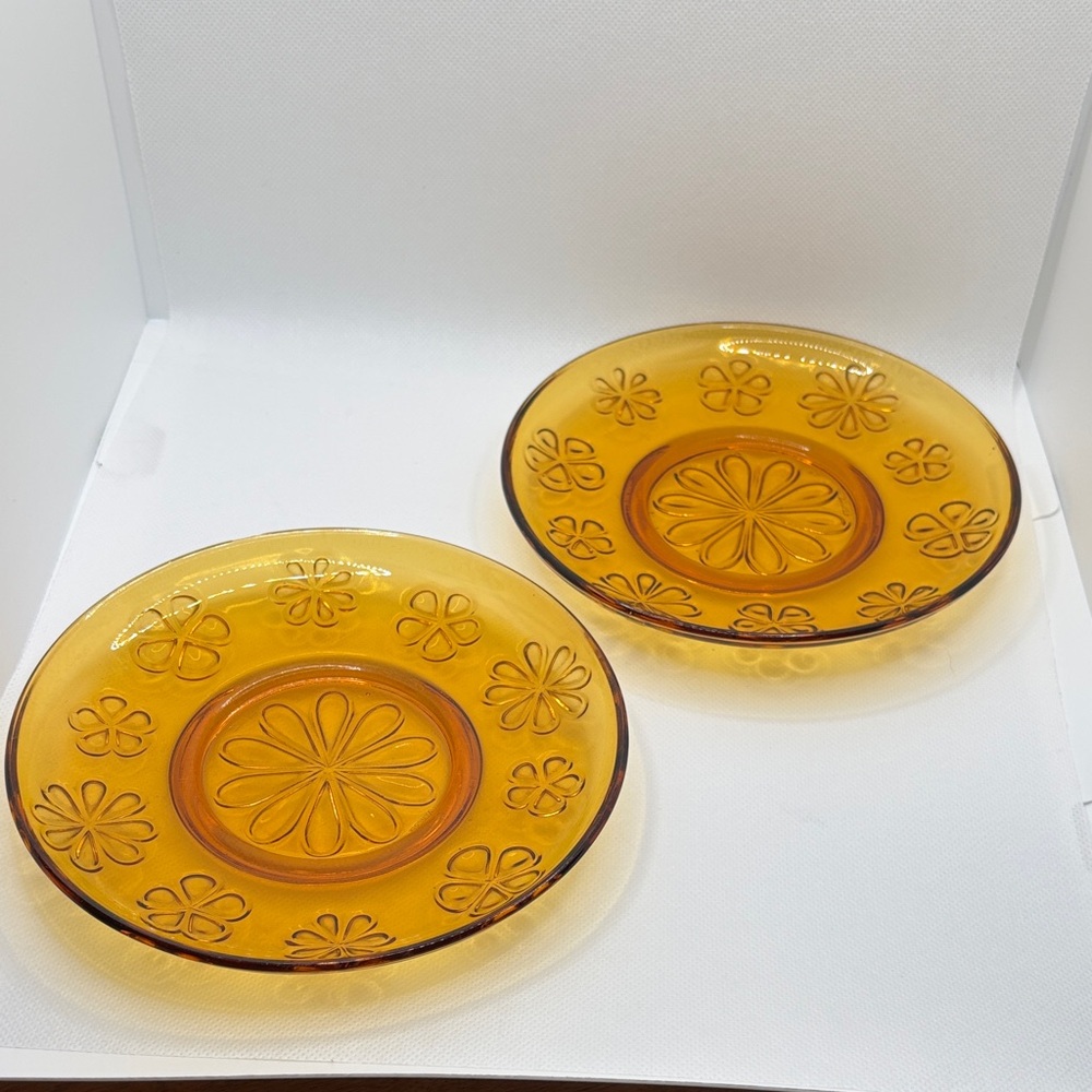 VTG Amber Glass Two Small Dessert Plates with Floral DaisieDesign France Verecon